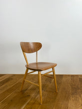 Load image into Gallery viewer, chair
