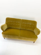 Afbeelding in Gallery-weergave laden, Okergele Vintage Fluwelen Bank
