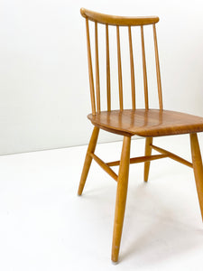 <transcy>Spindle Chair</transcy>