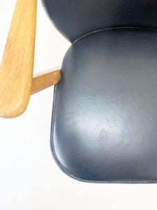 <transcy>Armchair / Office Chair</transcy>