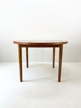 Afbeelding in Gallery-weergave laden, Rode Eetkamertafel
