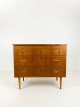 Load image into Gallery viewer, Chest of drawers
