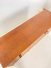 Afbeelding in Gallery-weergave laden, Ulferts Tibro Teak Dressoir
