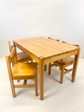 Afbeelding in Gallery-weergave laden, Ilmari Tapiovaara Eettafel Met 4 Stoelen voor Laukaan Pu (Set)
