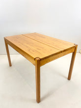 Afbeelding in Gallery-weergave laden, Ilmari Tapiovaara Eettafel Met 4 Stoelen voor Laukaan Pu (Set)
