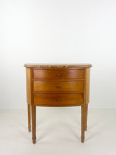 Afbeelding in Gallery-weergave laden, Kastje 1930&#39;s
