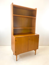Load image into Gallery viewer, Kleine Teak Wandkast / Boekenkast
