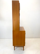 Load image into Gallery viewer, Kleine Teak Wandkast / Boekenkast
