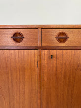 Afbeelding in Gallery-weergave laden, Zweedse Dressoir
