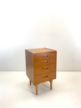 Afbeelding in Gallery-weergave laden, Smalle Teak Ladekast

