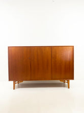 Afbeelding in Gallery-weergave laden, Teak Hoge Dressoir
