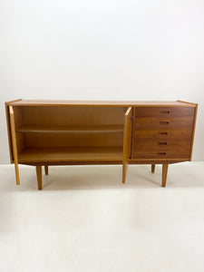 Scandinavische Teak Dressoir / Sideboard